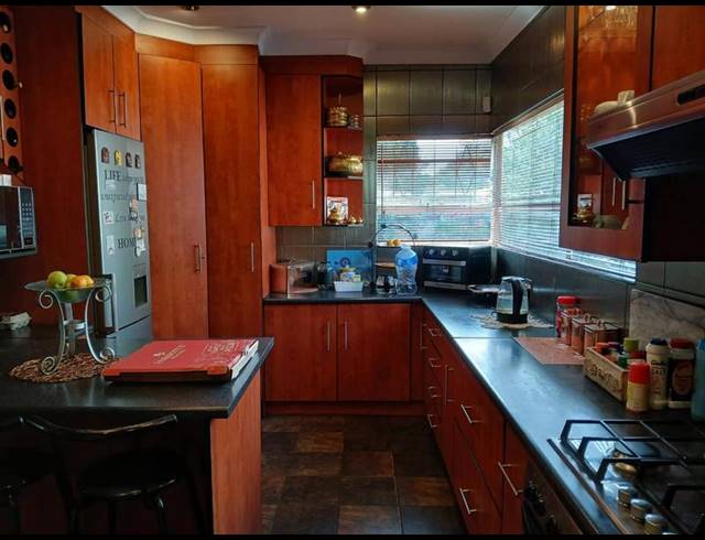 4 BEDROOM HOUSE FOR SALE IN THREE RIVERS